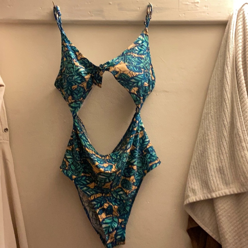 Shein open stomach one piece bathing suit